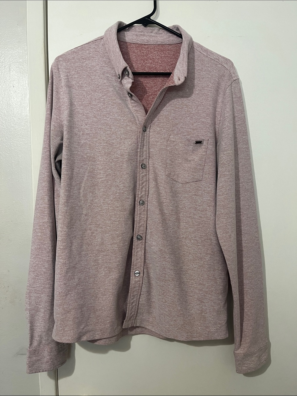 Vuori Men’s Long-Sleeve Ace Button-Down shirt in Light Mauve size M
